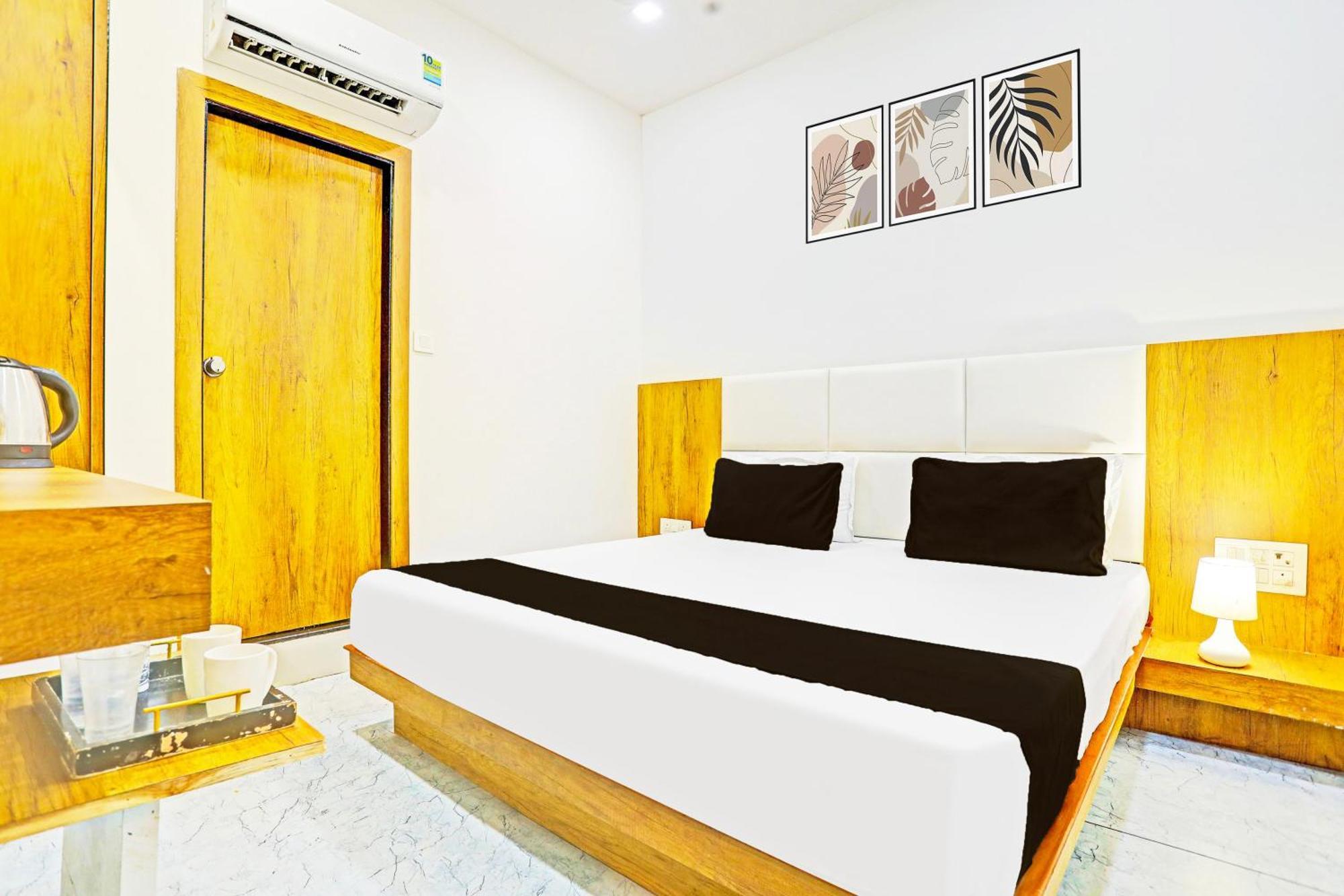 Super Collection O Adajan Formerly Hotel Western Inn สุรัต ภายนอก รูปภาพ