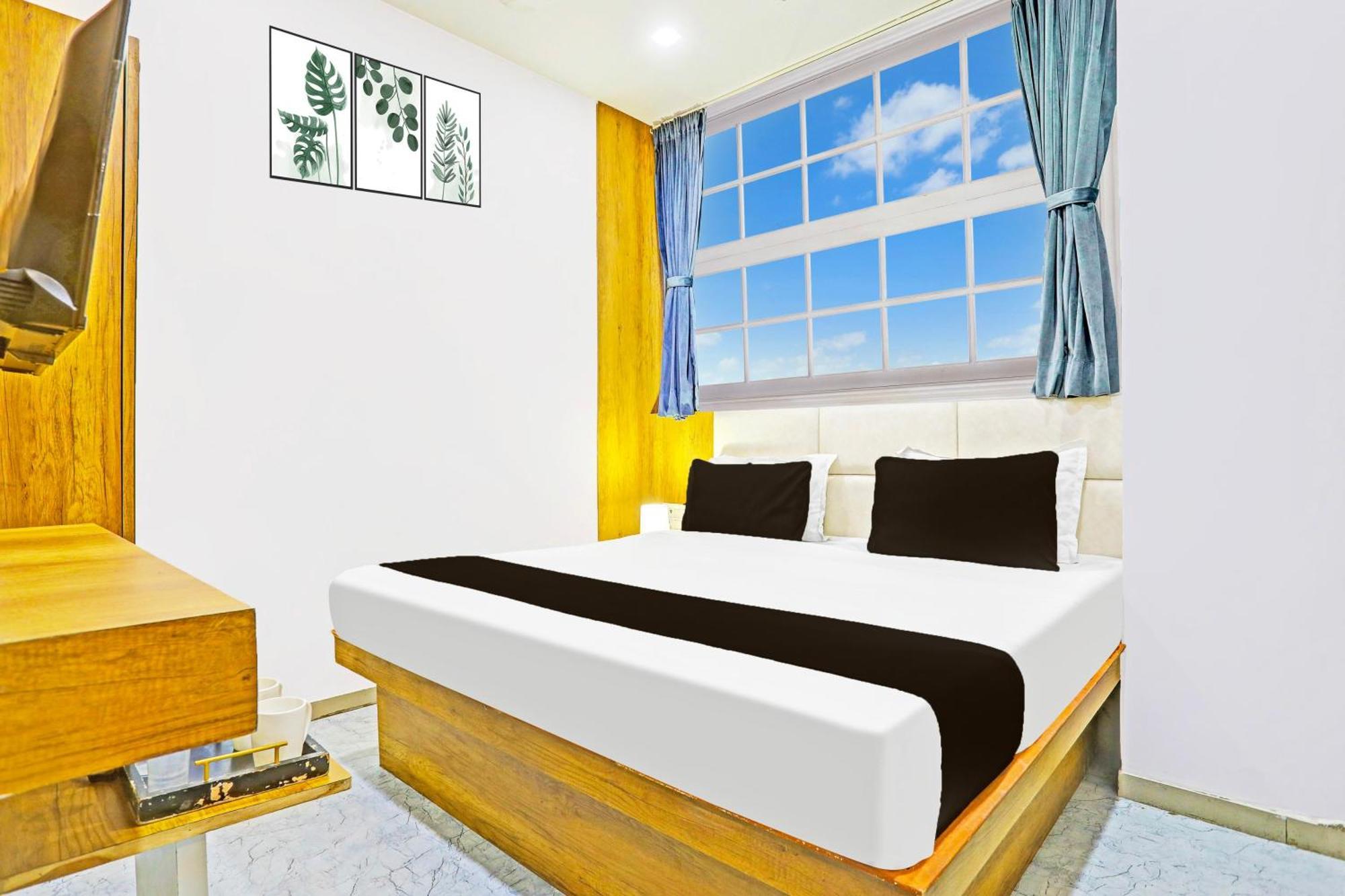 Super Collection O Adajan Formerly Hotel Western Inn สุรัต ภายนอก รูปภาพ